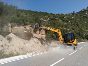 Limpieza cunetas por desprendimiento piedras