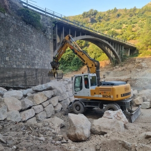 Colocación de escollera en Rio Francolí en la Riba