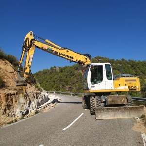 Excavación para cunetas en Margalef