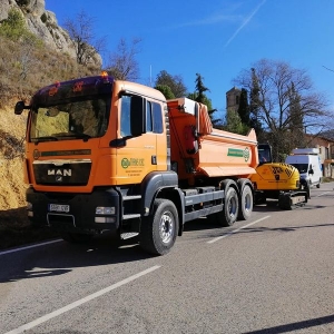 Limpiando cunetas en Vilanova de Prades