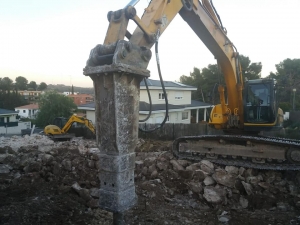 Excavación en roca en Urb. Bon sol