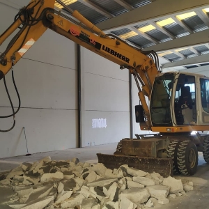 Demolición de hormigón en el Polígono Industrial de Constantí