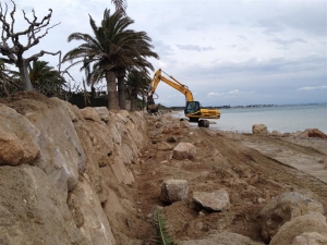 Construcción de muro de Escollera delimitador en Camping Montroig