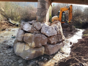 Reparación del pilar del puente en carretera TV-7041