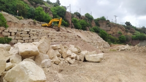 Colocación de escollera en Picamoixons