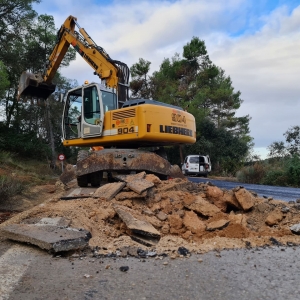 Reperfilado de cunetas y saneo de blandones en Lledó